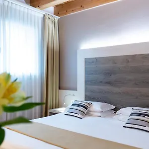Otel Alexander, Mestre